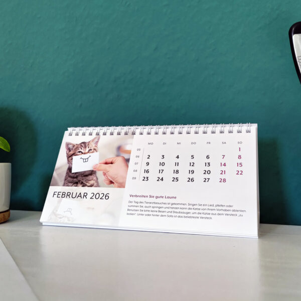 Alternative view of Klapp-Kalender 2026: Die Katze muss zum Tierarzt